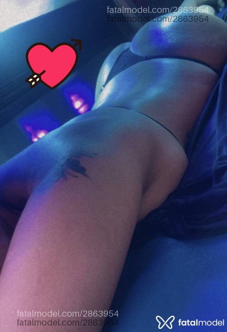 Acompanhante mulher com cabelo castanho de olhos pretos - Natália