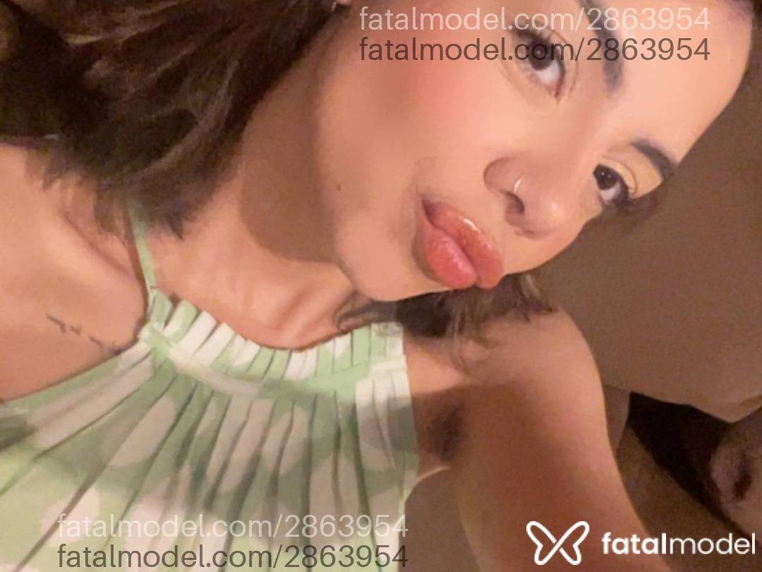 Acompanhante mulher com cabelo castanho de olhos pretos - Natália Acompanhante mulher com cabelo castanho de olhos pretos - Natália