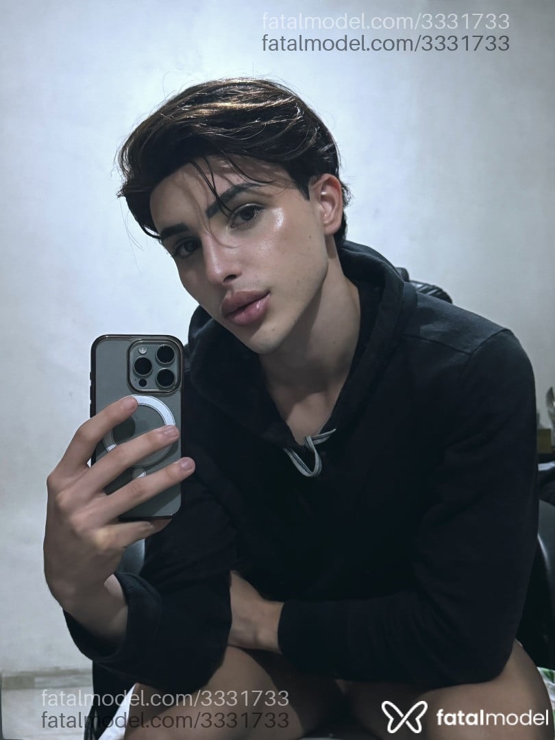 Acompanhante homem com cabelo castanho de olhos mel em Itajaí - David