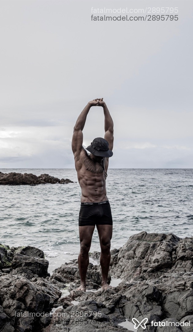 Acompanhante homem morena (o) de olhos castanhos em Virtual - Mathias