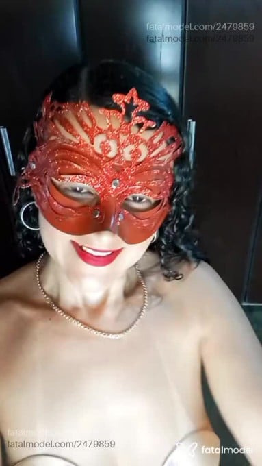 Acompanhante mulher morena (o) de olhos pretos - Triz Sol Acompanhante mulher morena (o) de olhos pretos - Triz Sol