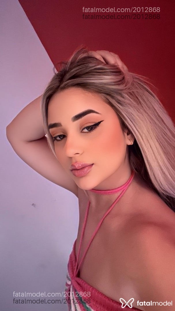Acompanhante mulher loira (o) de olhos castanhos em Uberlândia - Mariana Maia
