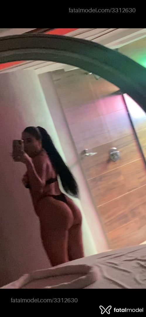 Acompanhante mulher com cabelo castanho de olhos pretos - Livia Miranda