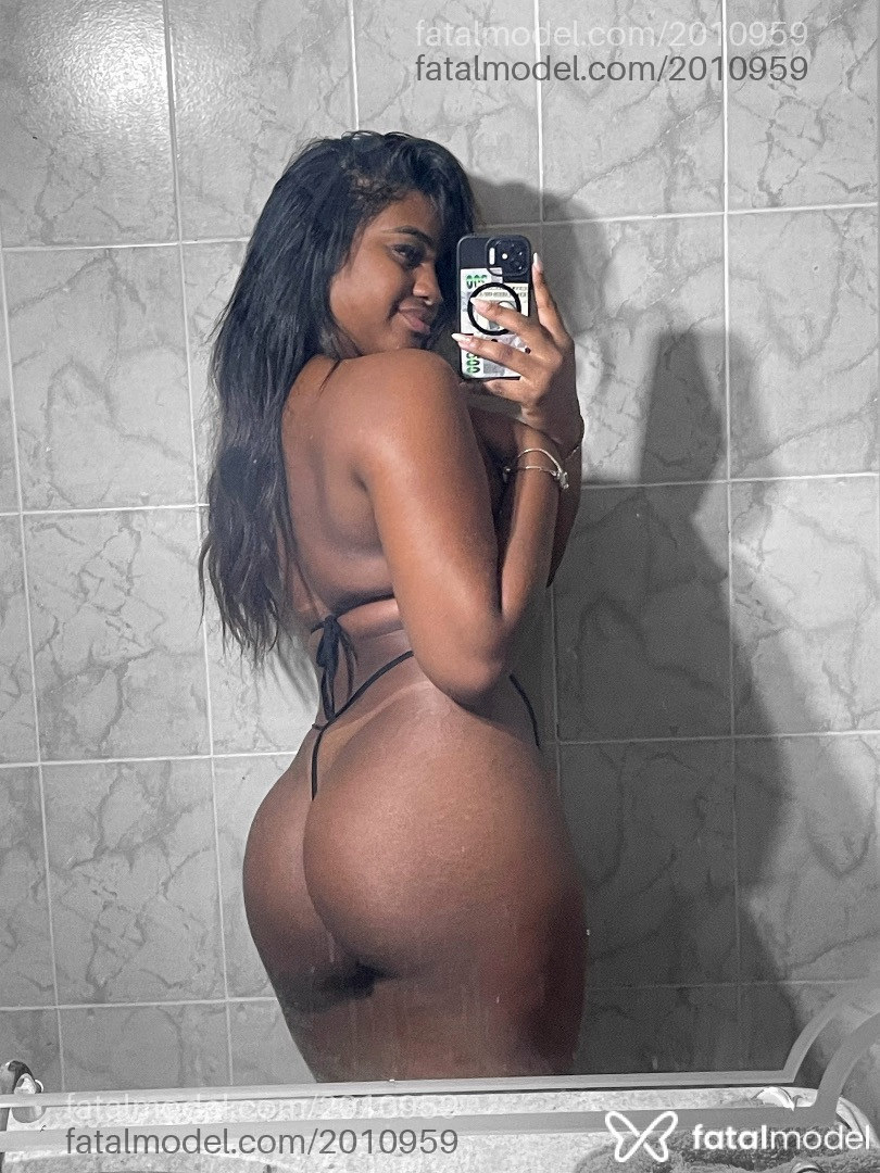 Acompanhante mulher com cabelo castanho de olhos castanhos em Patos de Minas Acompanhante mulher com cabelo castanho de olhos castanhos em Patos de Minas - Jade Gomes