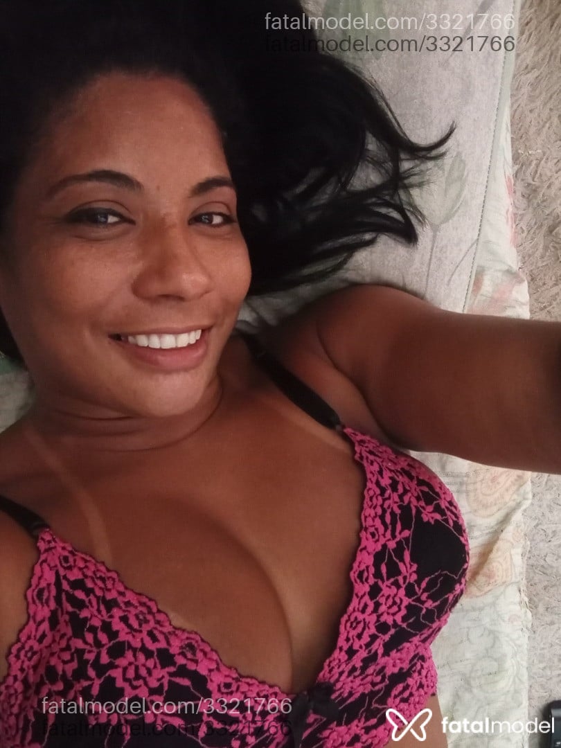 Acompanhante mulher morena (o) de olhos castanhos em Virtual Acompanhante mulher morena (o) de olhos castanhos em Virtual - Carol
