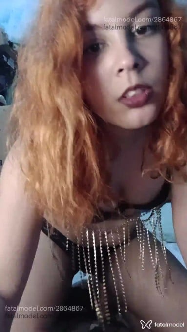 Acompanhante mulher ruiva (o) de olhos castanhos em Virtual - Cintia