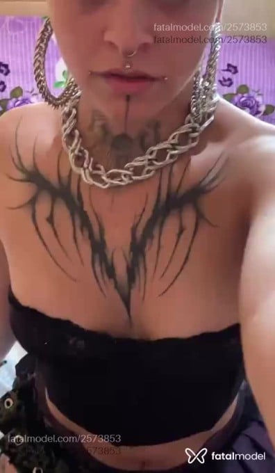 Acompanhante mulher com cabelo colorido de olhos mel em Porto Alegre - Medusa