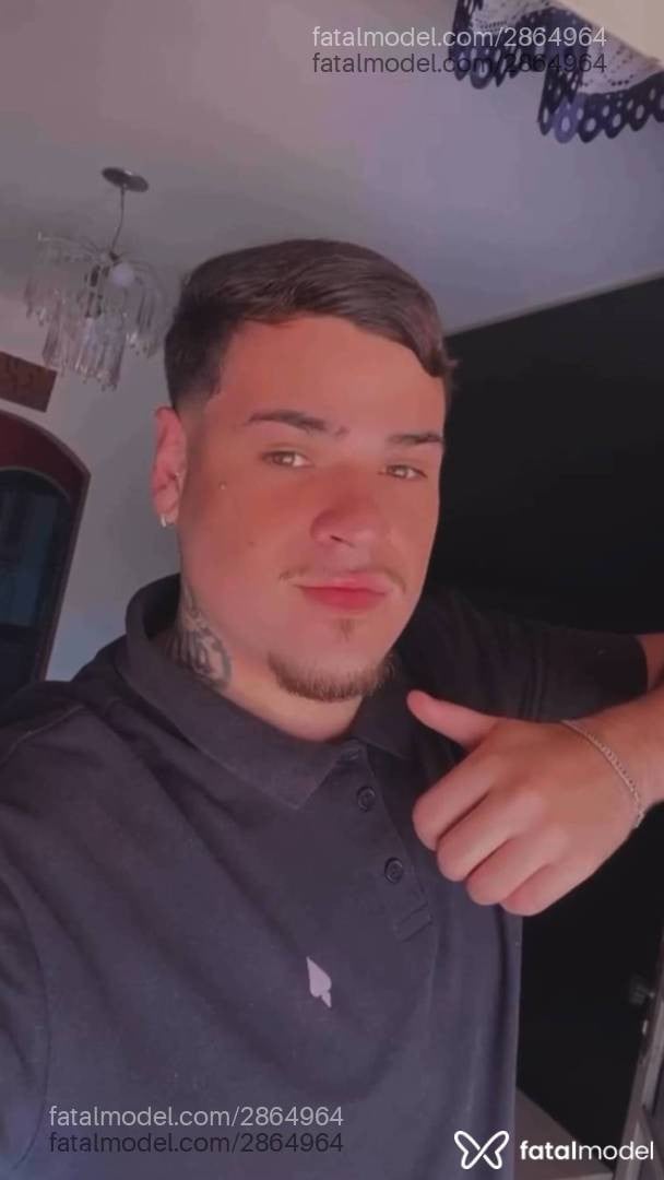 Acompanhante homem com cabelo castanho de olhos castanhos - Lucas