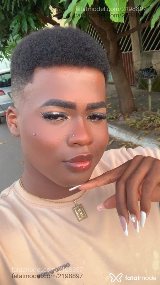 Acompanhante homem trans morena (o) de olhos castanhos em Uruaçu Acompanhante homem trans morena (o) de olhos castanhos em Uruaçu - Monatha