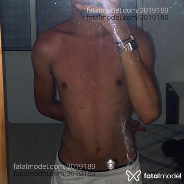 Acompanhante homem morena (o) de olhos castanhos em Porto Alegre - James