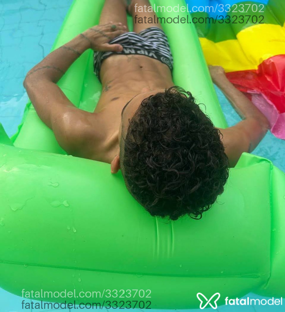 Acompanhante homem com cabelo castanho de olhos castanhos em Virtual Acompanhante homem com cabelo castanho de olhos castanhos em Virtual - Vitor Moraes