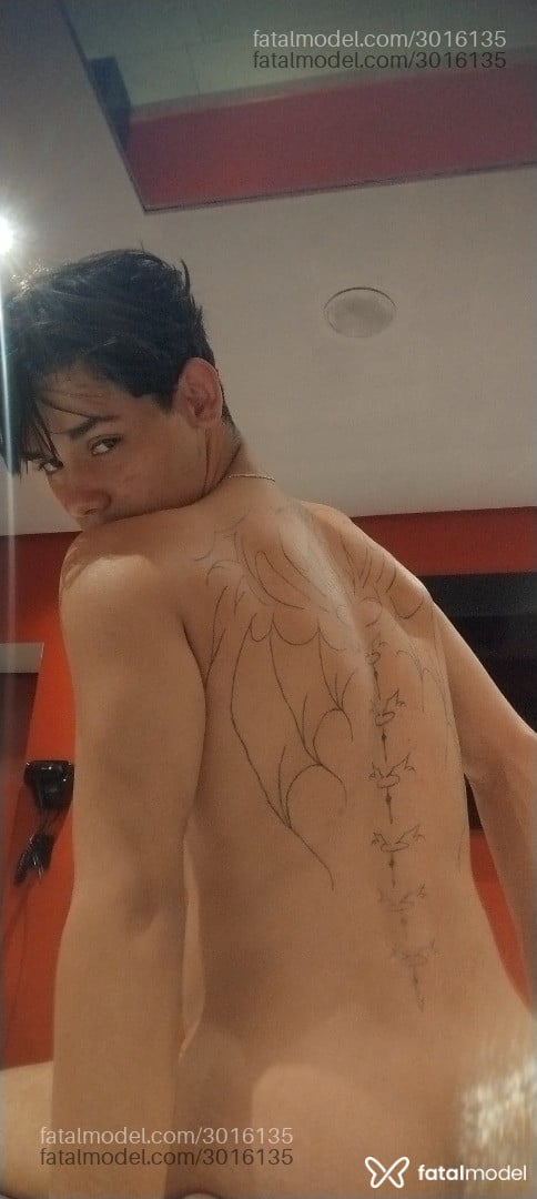 Acompanhante homem com cabelo castanho de olhos pretos - Lucas Acompanhante homem com cabelo castanho de olhos pretos - Lucas