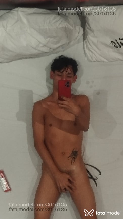 Acompanhante homem com cabelo castanho de olhos pretos - Lucas Acompanhante homem com cabelo castanho de olhos pretos - Lucas