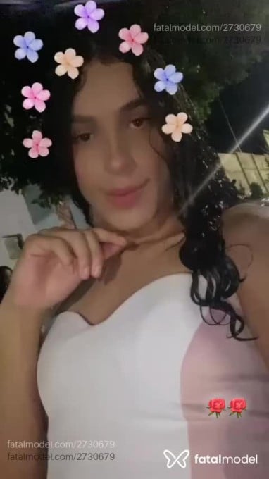 Acompanhante mulher trans com cabelo castanho de olhos castanhos em Uberlândia - Giovanna Ferreira
