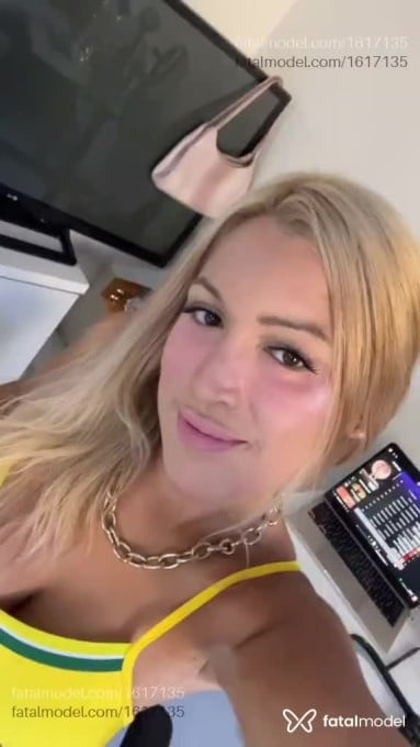 Acompanhante mulher trans loira (o) de olhos castanhos em Pelotas - Lambertini