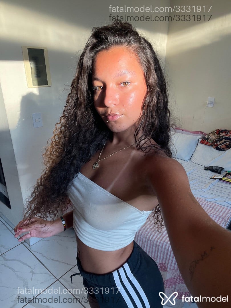 Acompanhante mulher com cabelo castanho de olhos mel em Rio de Janeiro - Dilha