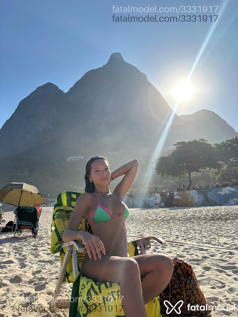 Acompanhante mulher com cabelo castanho de olhos mel em Rio de Janeiro - Dilha