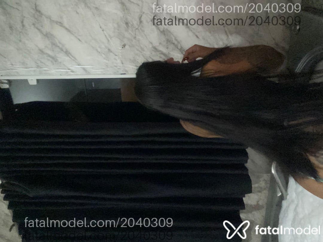 Acompanhante mulher com cabelo castanho de olhos castanhos em Curitiba Acompanhante mulher com cabelo castanho de olhos castanhos em Curitiba - Kelly