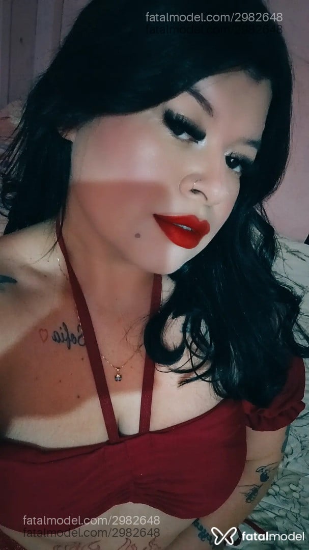 Acompanhante mulher com cabelo colorido de olhos castanhos em Chopinzinho Acompanhante mulher com cabelo colorido de olhos castanhos em Chopinzinho - Anitta