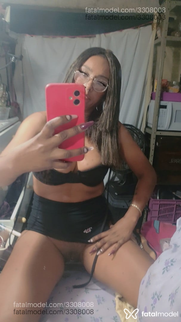 Acompanhante mulher morena (o) de olhos castanhos em Virtual Acompanhante mulher morena (o) de olhos castanhos em Virtual - Nayce
