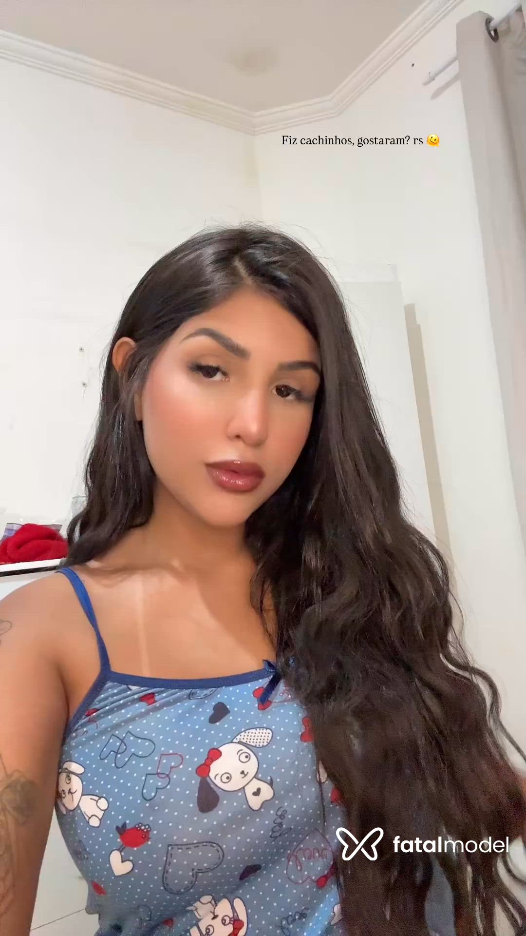 Acompanhante mulher com cabelo castanho de olhos pretos - Mikaela