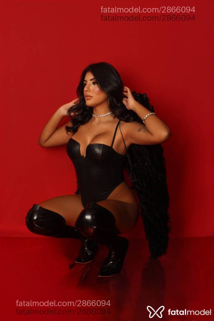 Acompanhante mulher com cabelo castanho de olhos pretos - Mikaela