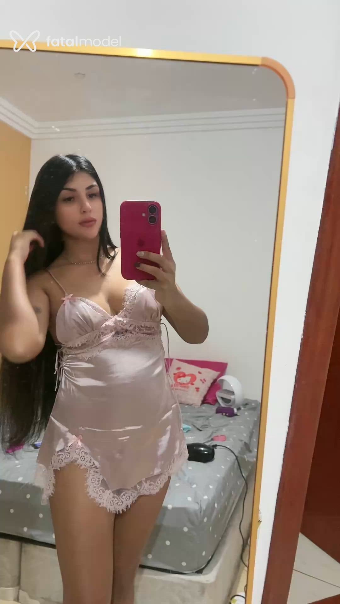Acompanhante mulher com cabelo castanho de olhos pretos - Mikaela Acompanhante mulher com cabelo castanho de olhos pretos - Mikaela