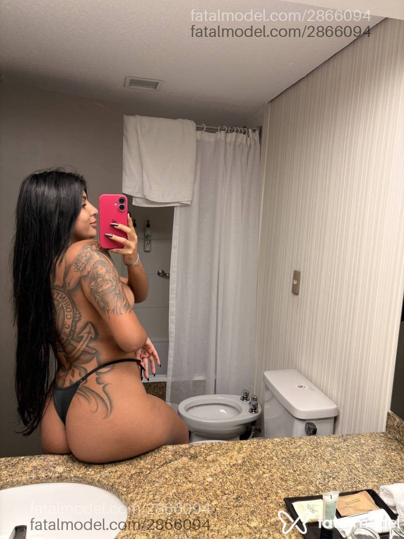 Acompanhante mulher com cabelo castanho de olhos pretos - Mikaela