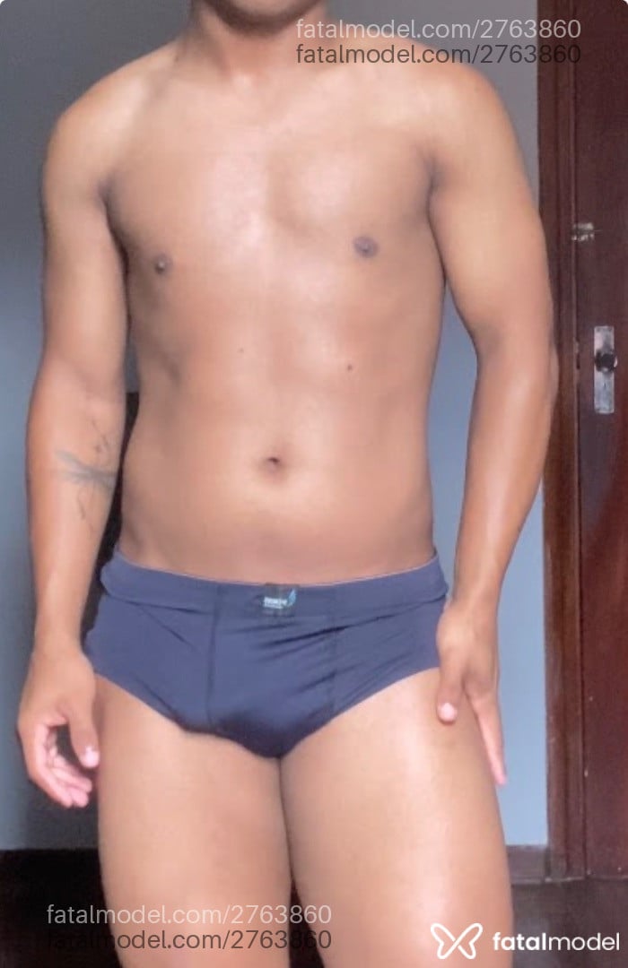 Acompanhante homem com cabelo castanho de olhos castanhos em Virtual - Will