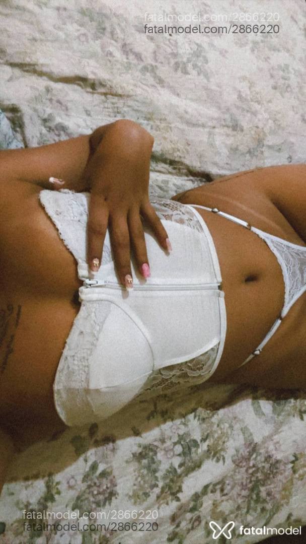 Acompanhante mulher morena (o) de olhos castanhos - Belly