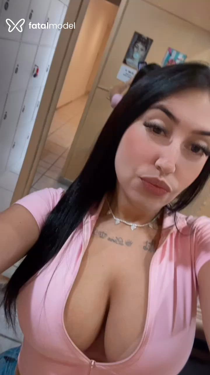 Acompanhante mulher morena (o) de olhos castanhos - Tati Acompanhante mulher morena (o) de olhos castanhos - Tati