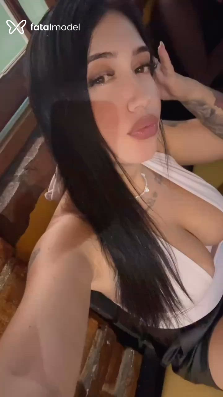 Acompanhante mulher morena (o) de olhos castanhos - Tati Acompanhante mulher morena (o) de olhos castanhos - Tati