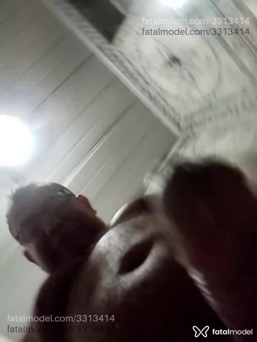 Acompanhante homem com cabelo grisalho de olhos pretos em Belo Horizonte - Choco