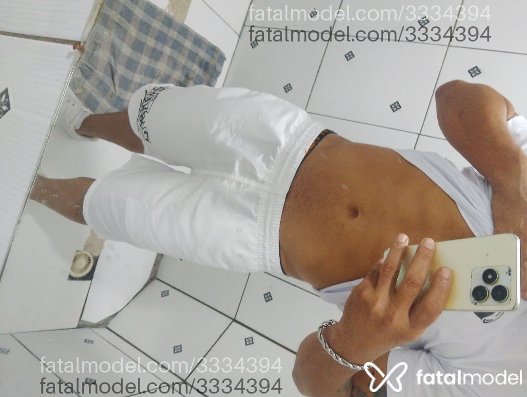 Acompanhante homem morena (o) de olhos castanhos em Matinhos Acompanhante homem morena (o) de olhos castanhos em Matinhos - Elias
