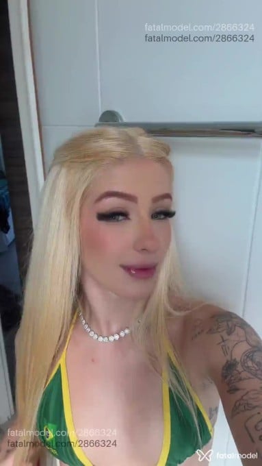 Acompanhante mulher loira (o) de olhos castanhos em Salvador - Lorena