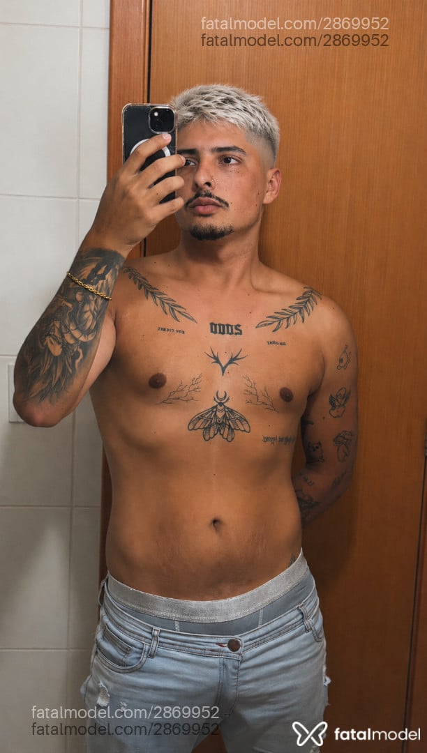 Acompanhante homem morena (o) de olhos pretos - Felipe Evans Acompanhante homem morena (o) de olhos pretos - Felipe Evans