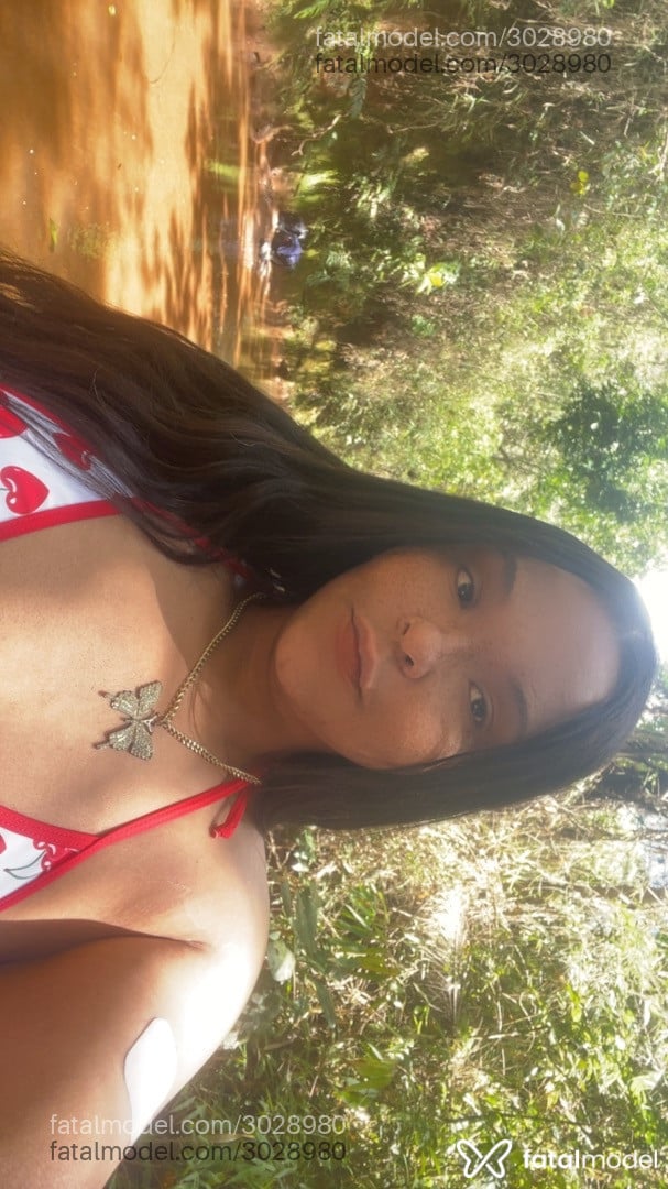 Acompanhante mulher trans morena (o) de olhos pretos em Virtual - Carmila