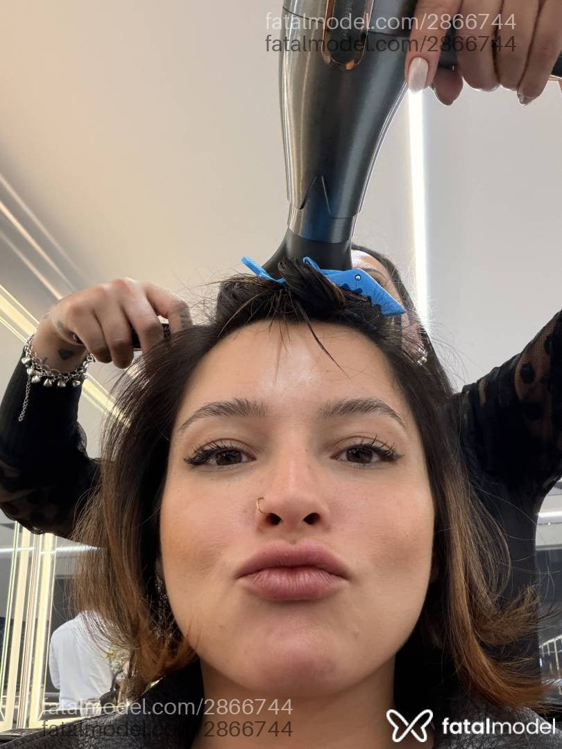 Acompanhante mulher morena (o) de olhos mel - Sasha