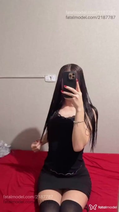 Acompanhante mulher trans com cabelo colorido de olhos castanhos em Londrina - Mirela
