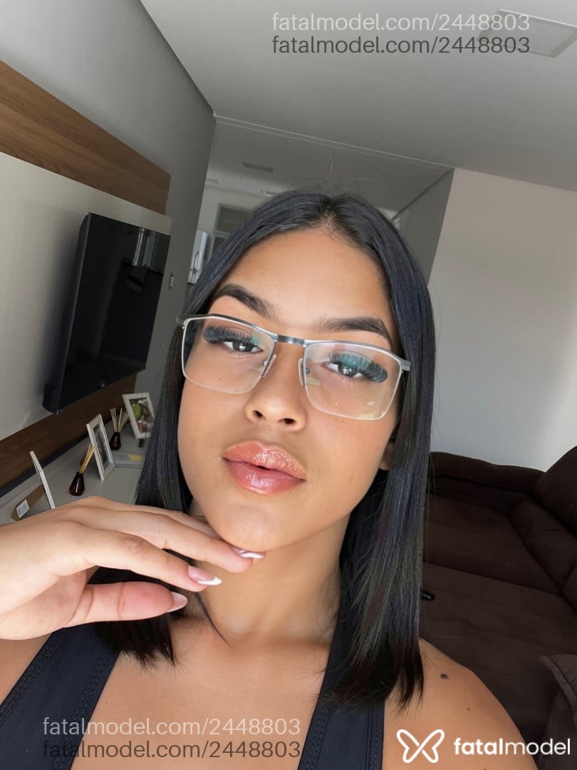 Acompanhante mulher morena (o) de olhos castanhos em Balneário Camboriú Acompanhante mulher morena (o) de olhos castanhos em Balneário Camboriú - Mia Gonçalves
