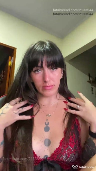 Acompanhante mulher com cabelo castanho de olhos verdes - Nina Santos Acompanhante mulher com cabelo castanho de olhos verdes - Nina Santos