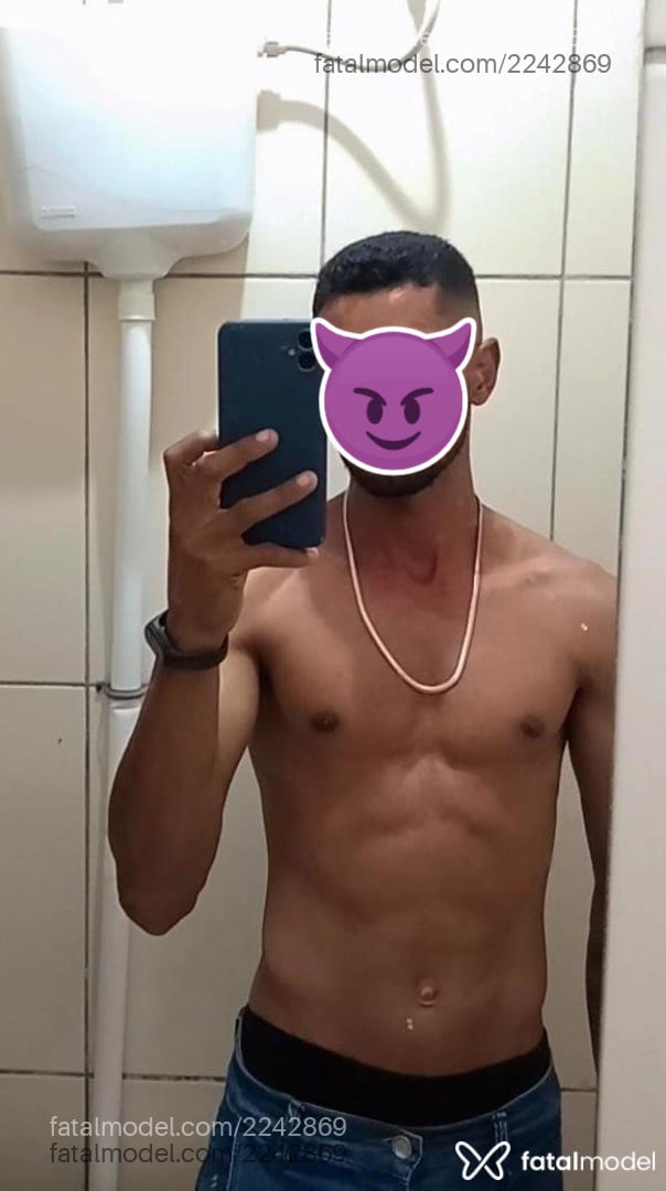 Acompanhante homem morena (o) de olhos castanhos em Vilhena - Derek