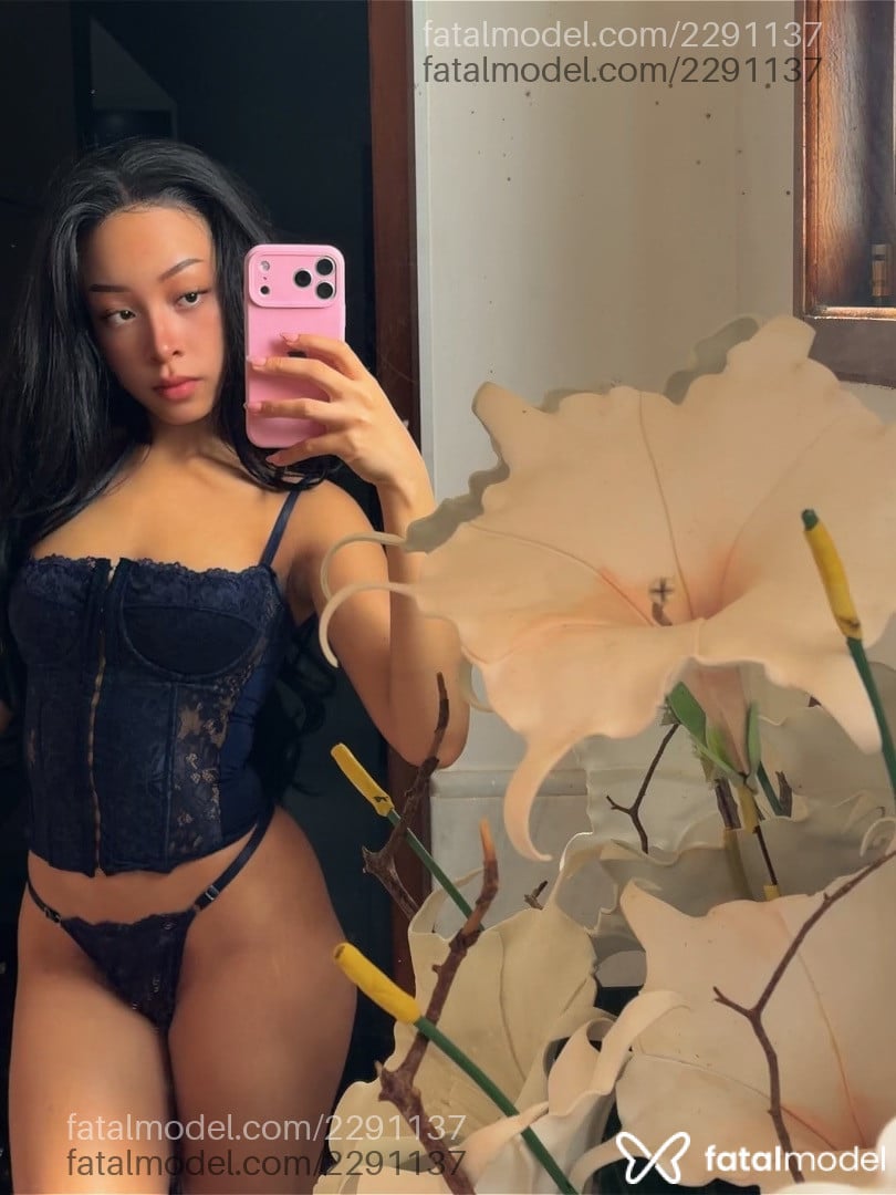 Acompanhante mulher morena (o) de olhos castanhos em Belo Horizonte - Melody Suzume