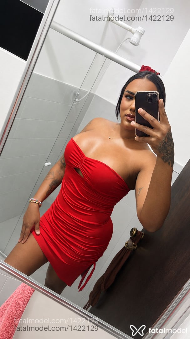 Acompanhante mulher trans morena (o) de olhos castanhos em Araruama Acompanhante mulher trans morena (o) de olhos castanhos em Araruama - Valeska Foxx