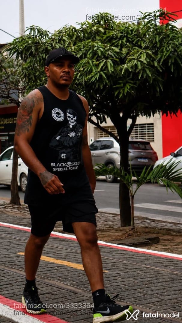 Acompanhante homem sem cabelo de olhos castanhos em Caruaru - Anderson