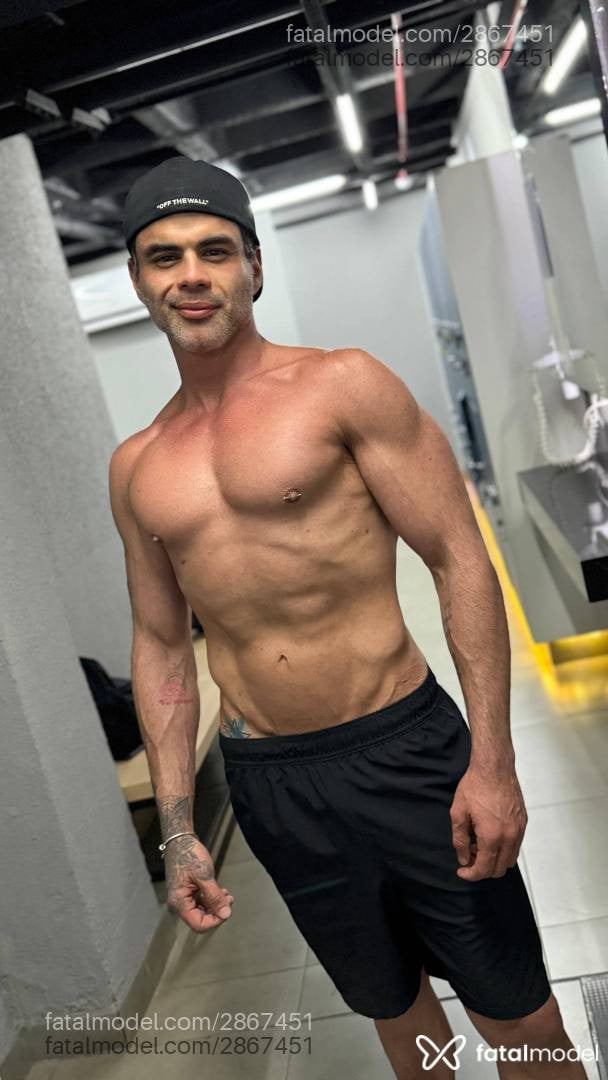Acompanhante homem com cabelo castanho de olhos castanhos - Gui Oliver