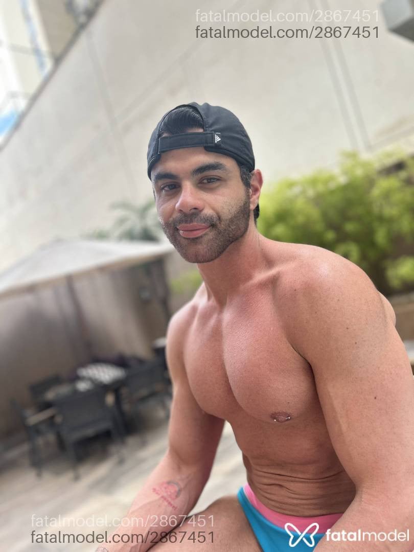 Acompanhante homem com cabelo castanho de olhos castanhos - Gui Oliver