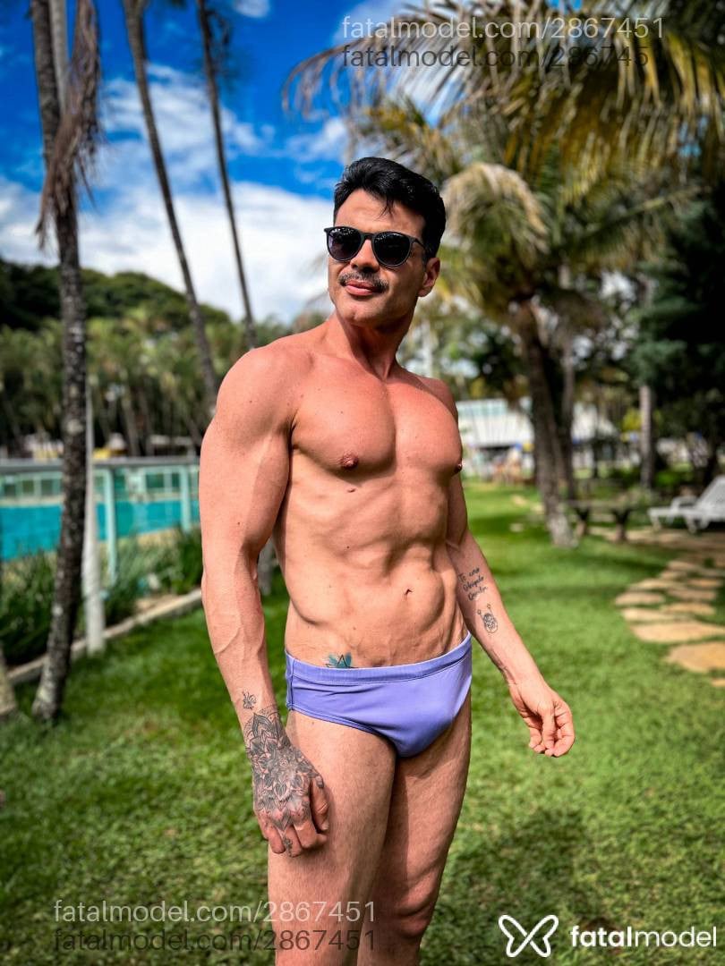 Acompanhante homem com cabelo castanho de olhos castanhos - Gui Oliver
