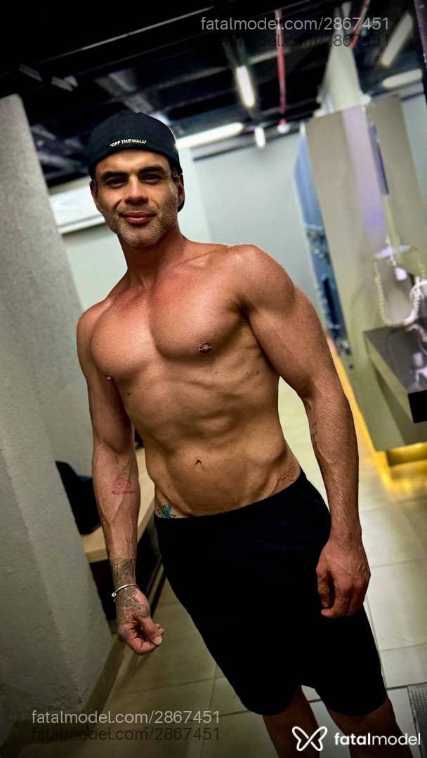 Acompanhante homem com cabelo castanho de olhos castanhos - Gui Oliver