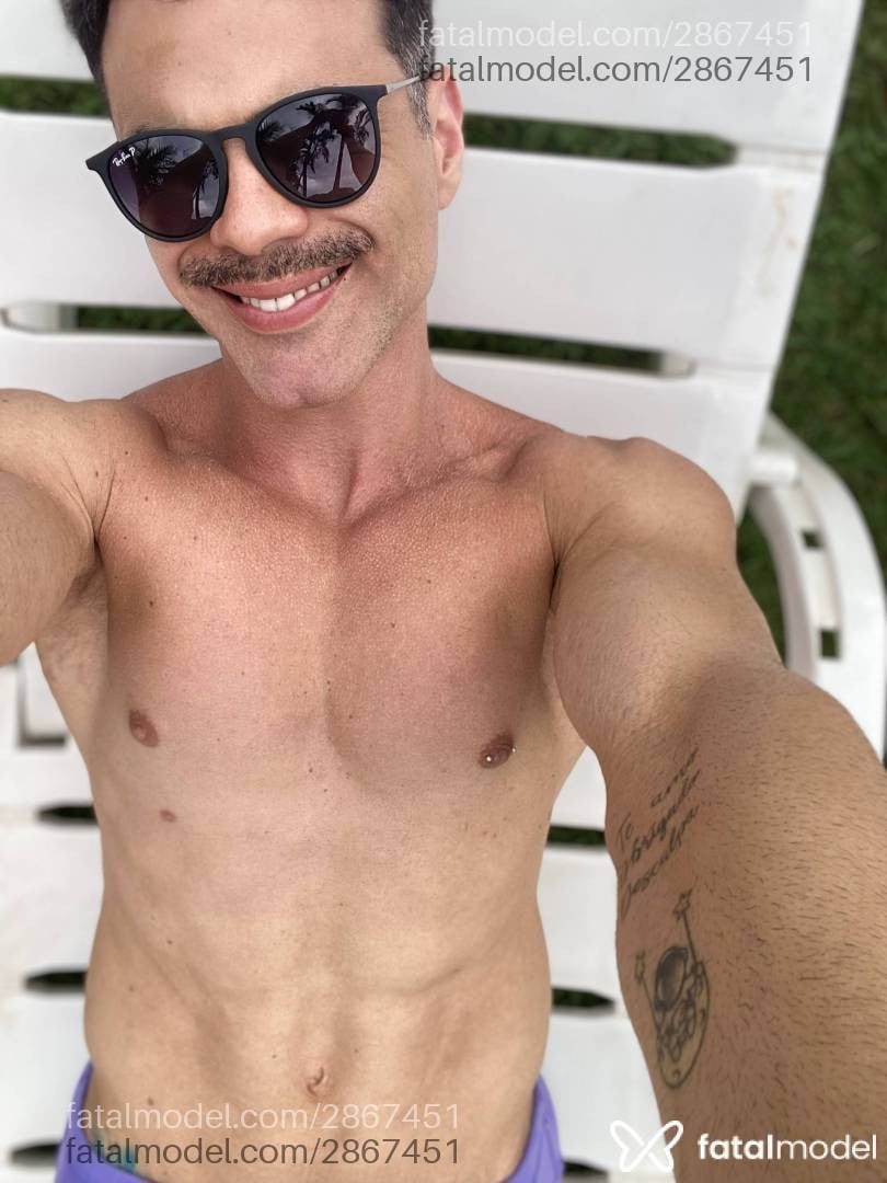 Acompanhante homem com cabelo castanho de olhos castanhos - Gui Oliver
